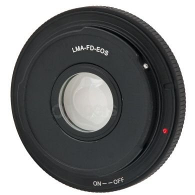 Bajonetový adaptér JJC s Canon EF na Canon FD s objektivem